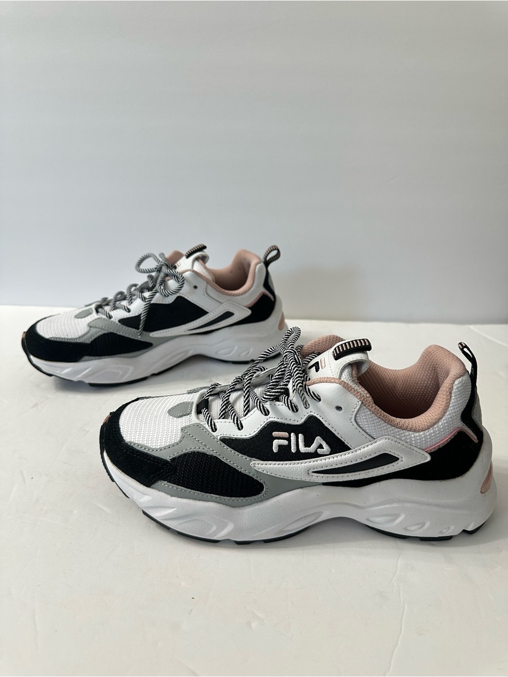 Fila Women's Recollector Sneaker Chunky Dad Sneaker Walking Y2K Style Sz 7.5